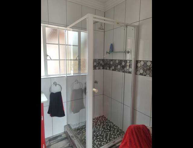 5 BEDROOM HOUSE FOR SALE IN MELODIE